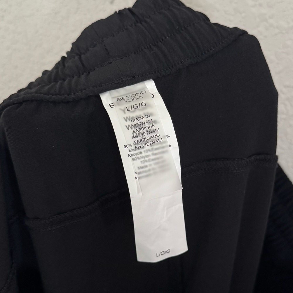 Beyond Yoga Peak Mid Rise Cargo Bungee Pant in Black Size Large NEW - Picture 8 of 9